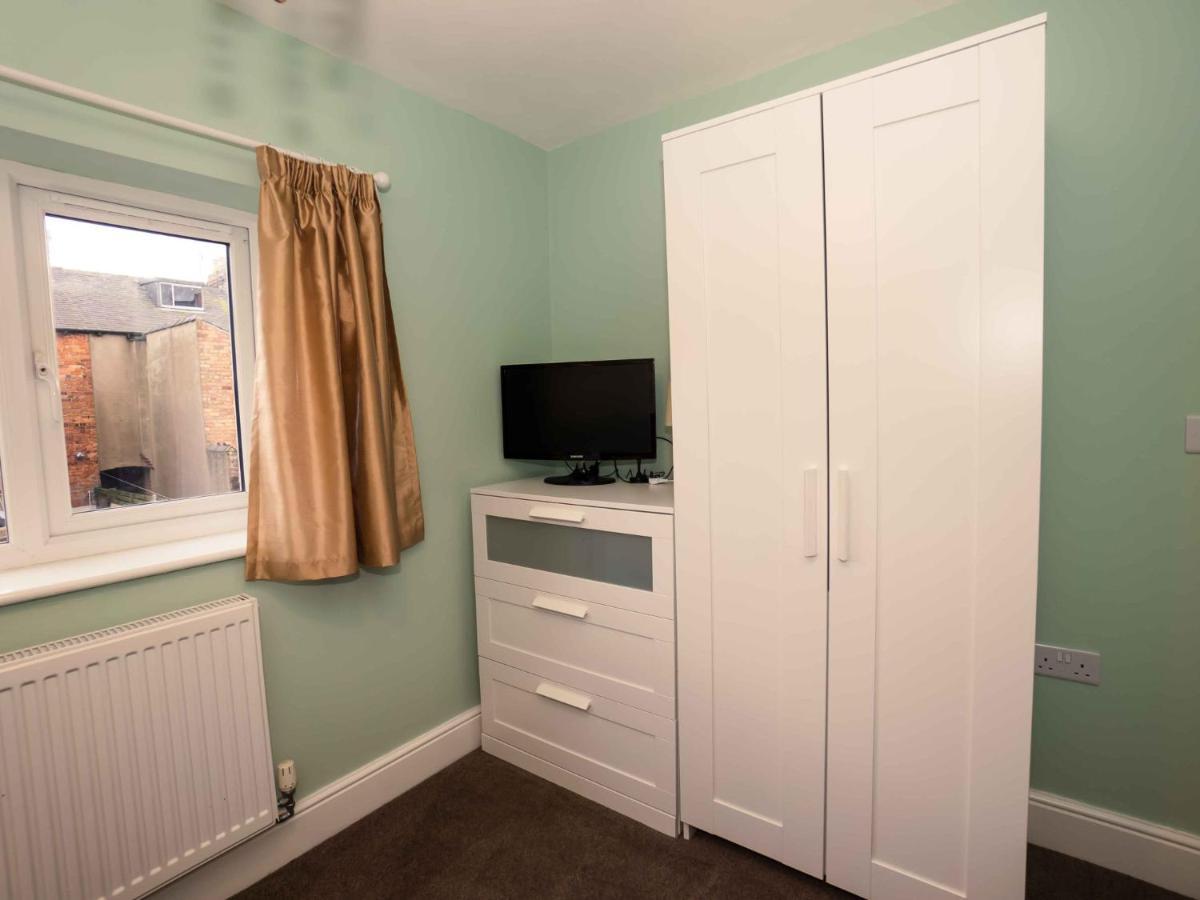Pass The Keys Newly Renovated 2 Bedroom Apartment And Free Parking Scarborough Extérieur photo